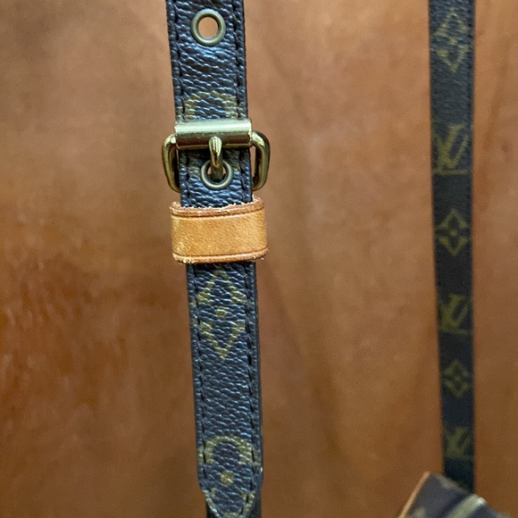 Authentic Louis Vuitton Danube PM Monogram Crossbody Bag - Picture 14 of 17